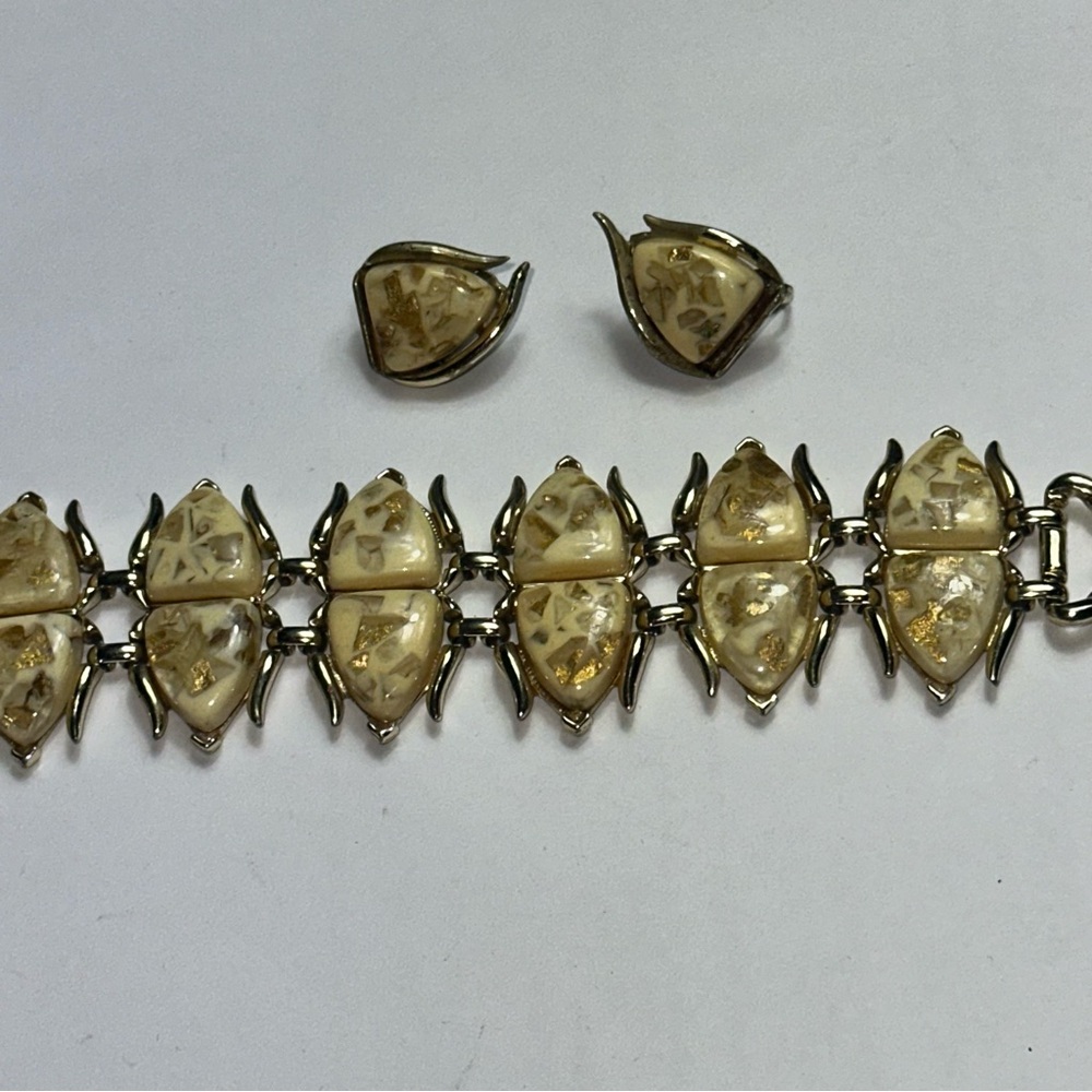 Coro Signed Gold Fleck Cream Confetti Lucite Bracelet & Earring Set Vintage
